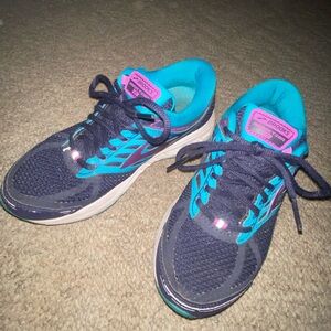 Brooks size 8 tennis shoes teal color and navy